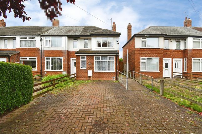 2 bed property, in Wold Road, £110,000