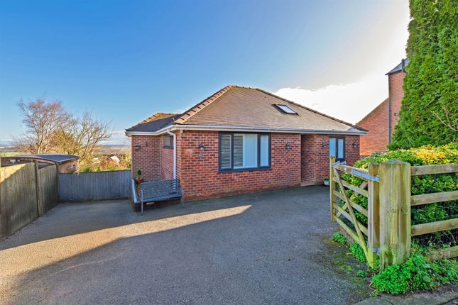 2 bed property, in Top Road, £430,000