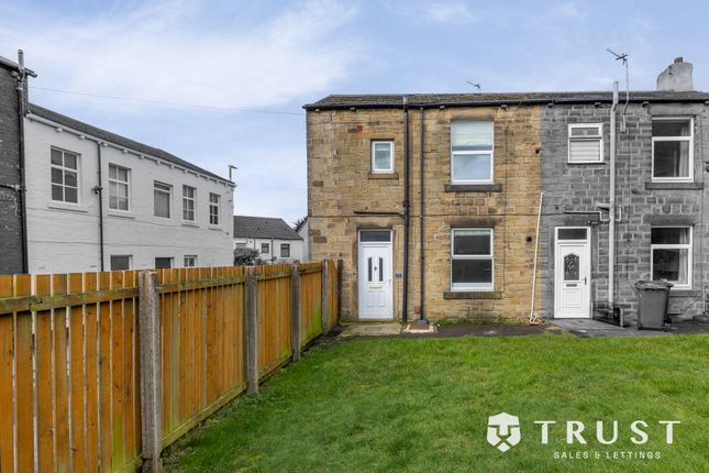 2 bed property, in Batley Road, £80,000
