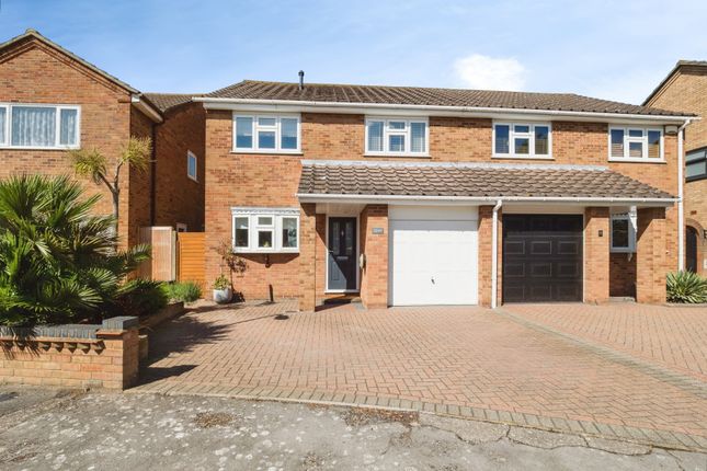 4 bed property, in Ilfracombe Crescent, £625,000
