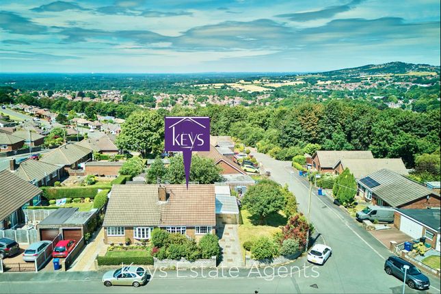 2 bed property, in Chester Close, £170,000