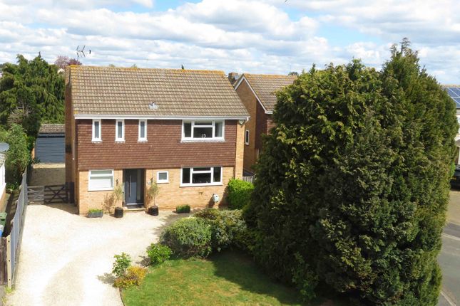 4 bed property, in Hemsdale, £825,000