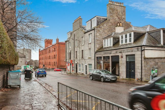 1 bed property, in Rosemount Place, £64,000
