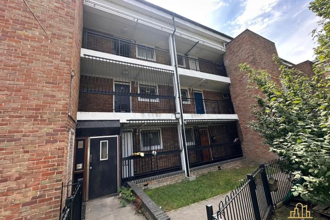 1 bed property, in Bow Common Lane, £255,000