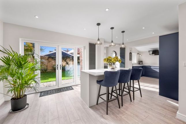3 bed property, in Broomfield Avenue, £325,000