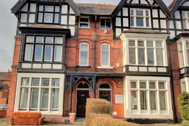 1 bed property, in Narborough Road, £95,000