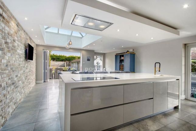 5 bed property, in London Road, £545,000