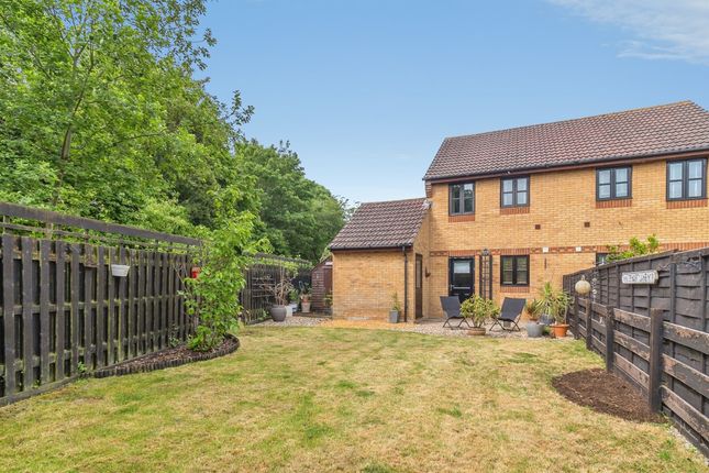 2 bed property, in St. Helens Grove, £325,000