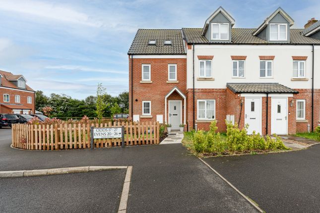 3 bed property, in Duncan Way, £240,000