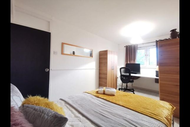3 bed property, in London E15, £350,000
