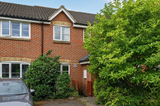 2 bed property, in Shaw Road, £650,000