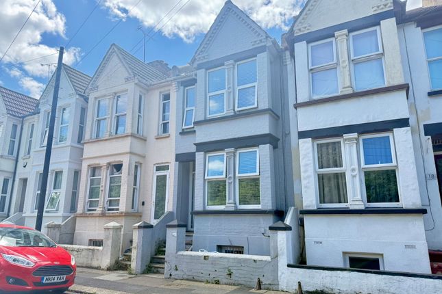 3 bed property, in Ferndale Road, £260,000