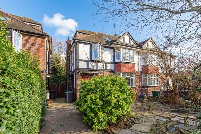 1 bed property, in Rushgrove Avenue, £335,000