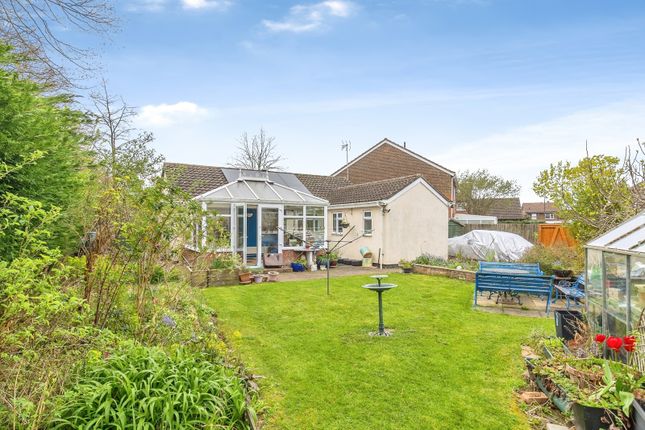 2 bed property, in Beeward Close, £325,000