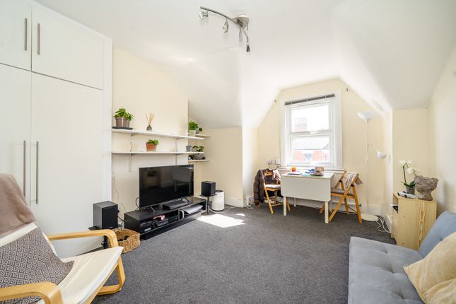 1 bed property, in Lyncroft Gardens, £475,000
