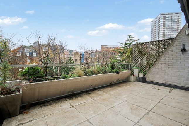 2 bed property, in St Georges Fields, £750,000