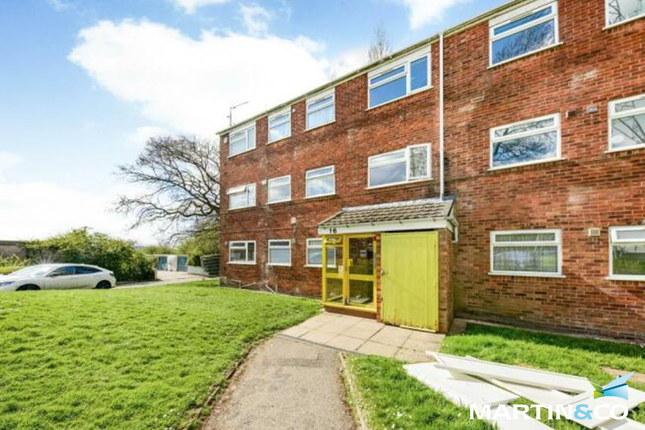 2 bed property, in Clent Way, £65,000