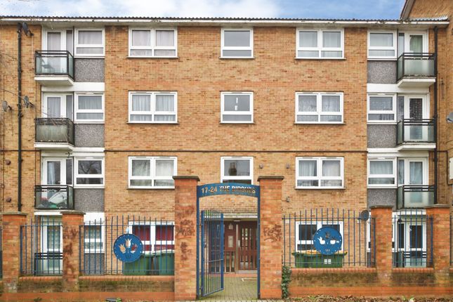 1 bed property, in The Birches, £250,000