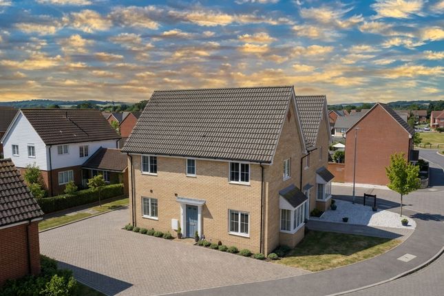 3 bed property, in Dandelion Crescent, £299,500