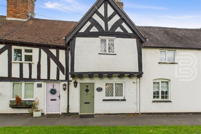 2 bed property, in The Crescent, £275,000