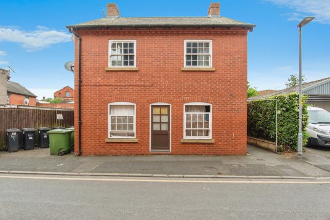 1 bed property, in Catherine Street, £105,000