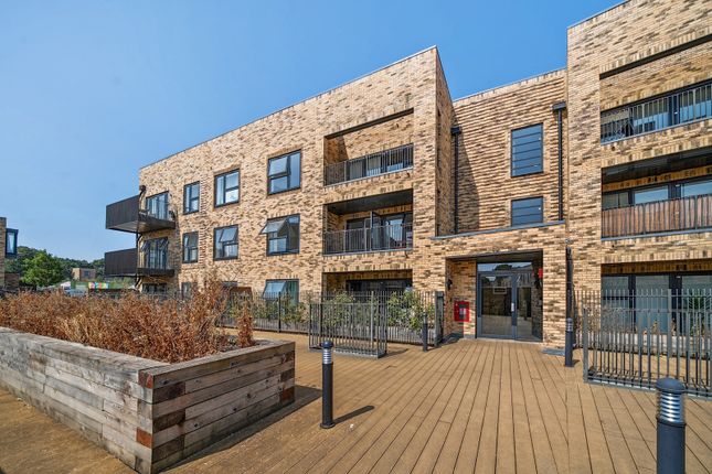 2 bed property, in Adit Road, £325,000
