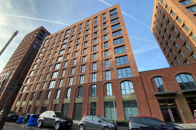 1 bed property, in Waterhouse Tower, £250,000