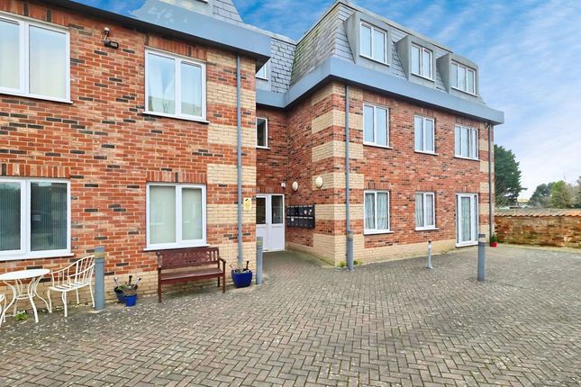 2 bed property, in Grosvenor Mews, £84,000