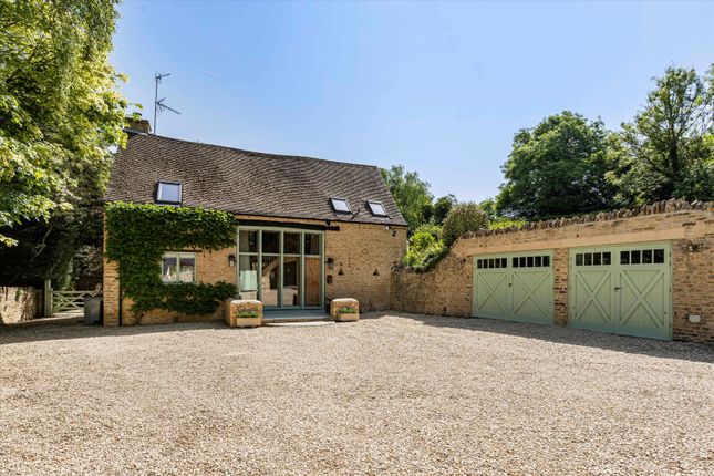 4 bed property, in Taston, £1,950,000