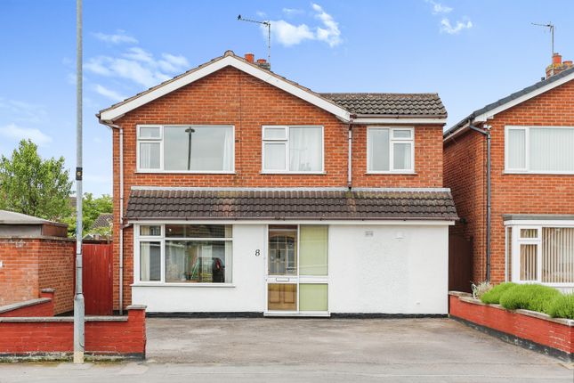 5 bed property, in Parkstone Road, £365,000