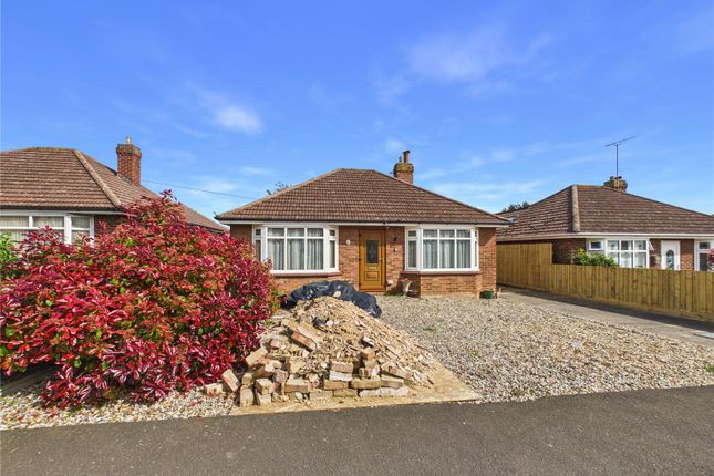 2 bed property, in Chaucer Road, £220,000