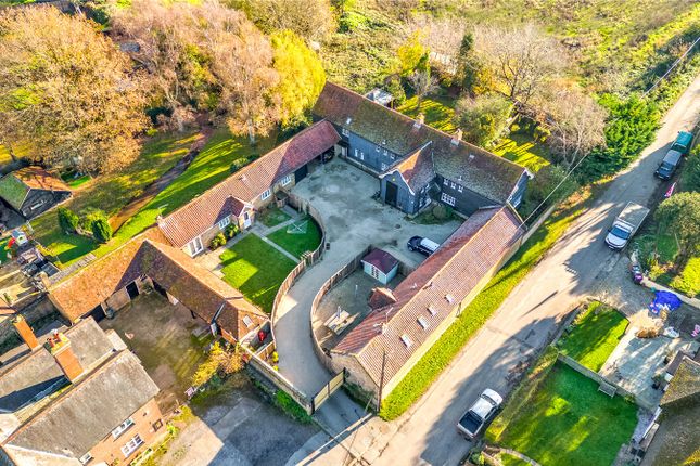 4 bed property, in Green Man Court, £795,000