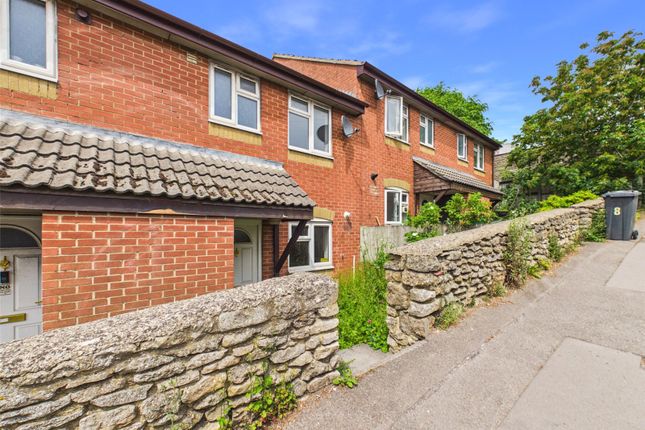2 bed property, in Ryeleaze Close, £225,000