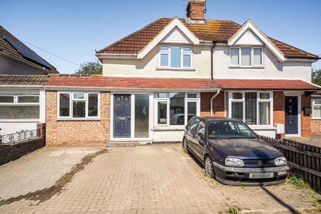 2 bed property, in Oxford Road, £270,000
