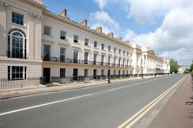 6 bed property, in Cornwall Terrace, £25,000,000
