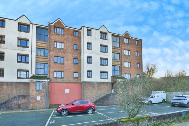 2 bed property, in Northesk Street, £100,000