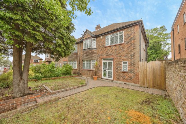 3 bed property, in Wickham Road, £625,000
