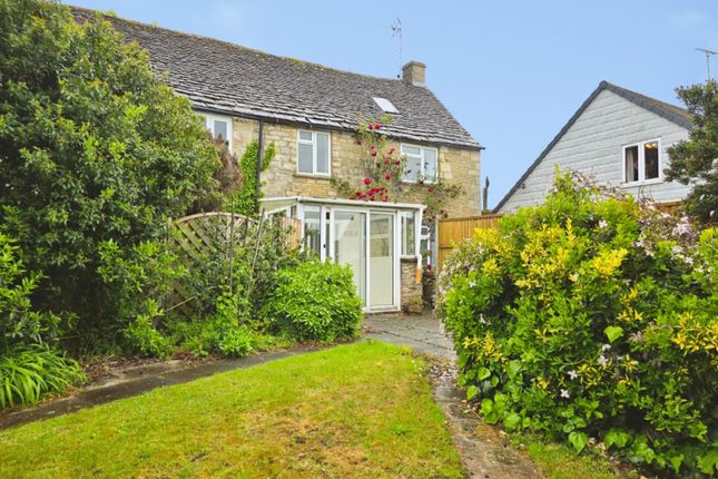 3 bed property, in Nupend, £450,000