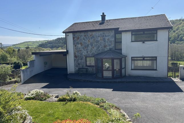 4 bed property, in Talley, £350,000