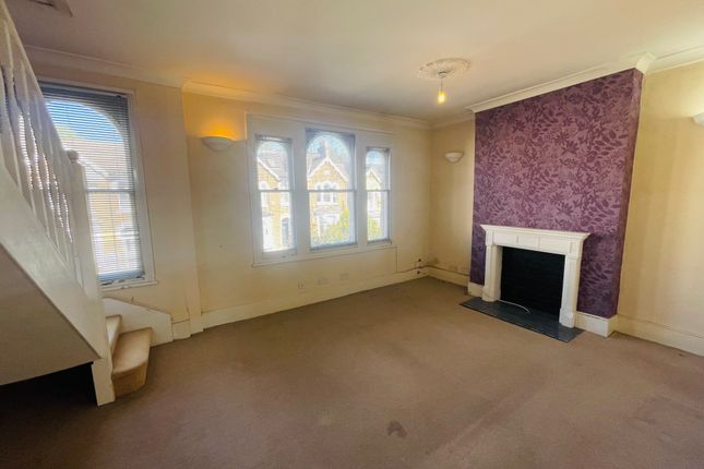 2 bed property, in Stainforth Road, £485,000
