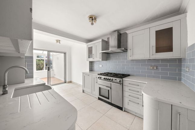 4 bed property, in Clauson Avenue, £560,000
