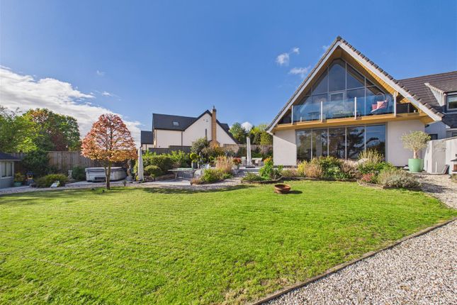 5 bed property, in Temple Close, £750,000