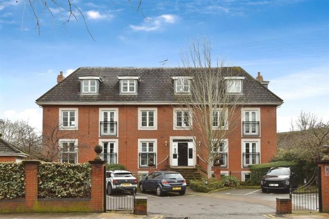 3 bed property, in London Road, £600,000