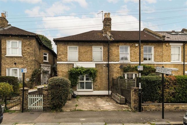 1 bed property, in Knowles Hill Crescent, £300,000
