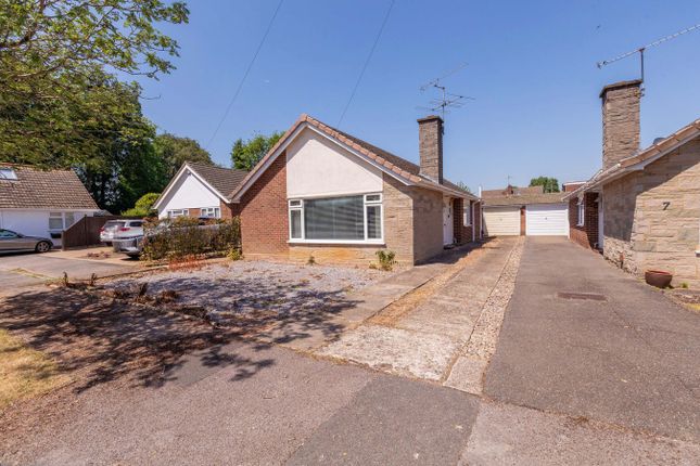 3 bed property, in Arundel Close, £575,000