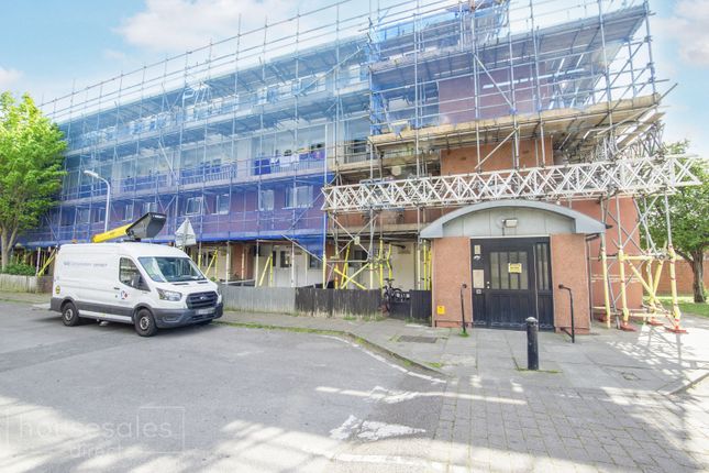 3 bed property, in Albury Court, £245,000