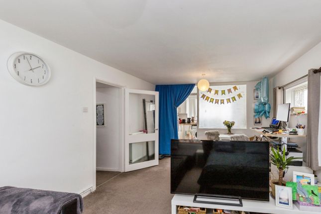 1 bed property, in Hambleton Hill, £140,000