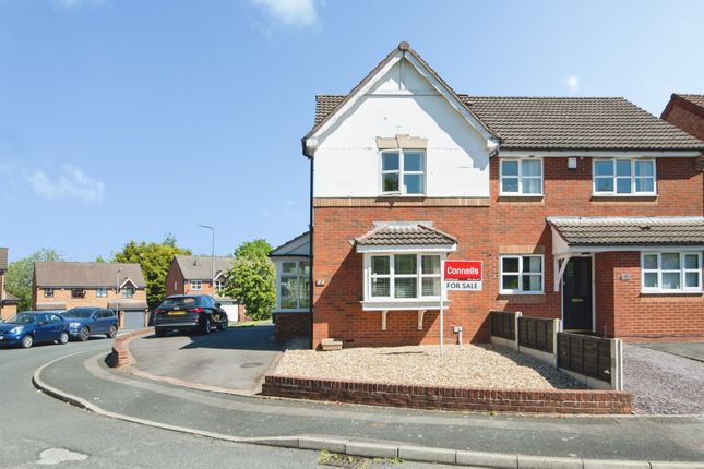 2 bed property, in Navigation Lane, £240,000