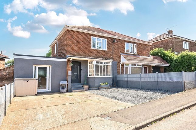 2 bed property, in Anchor Road, £290,000
