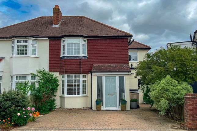 4 bed property, in Berkeley Drive, £775,000